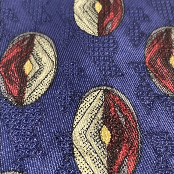 Robert Talbott Best of Class 100% Silk Tie for the Toggery Made in USA Navy - Picture 4 of 7